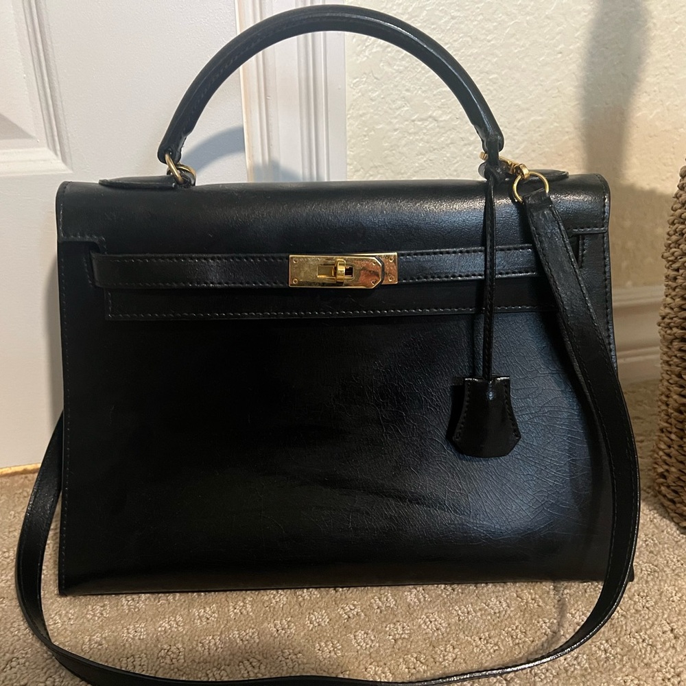 Elegant Black Leather Handbag